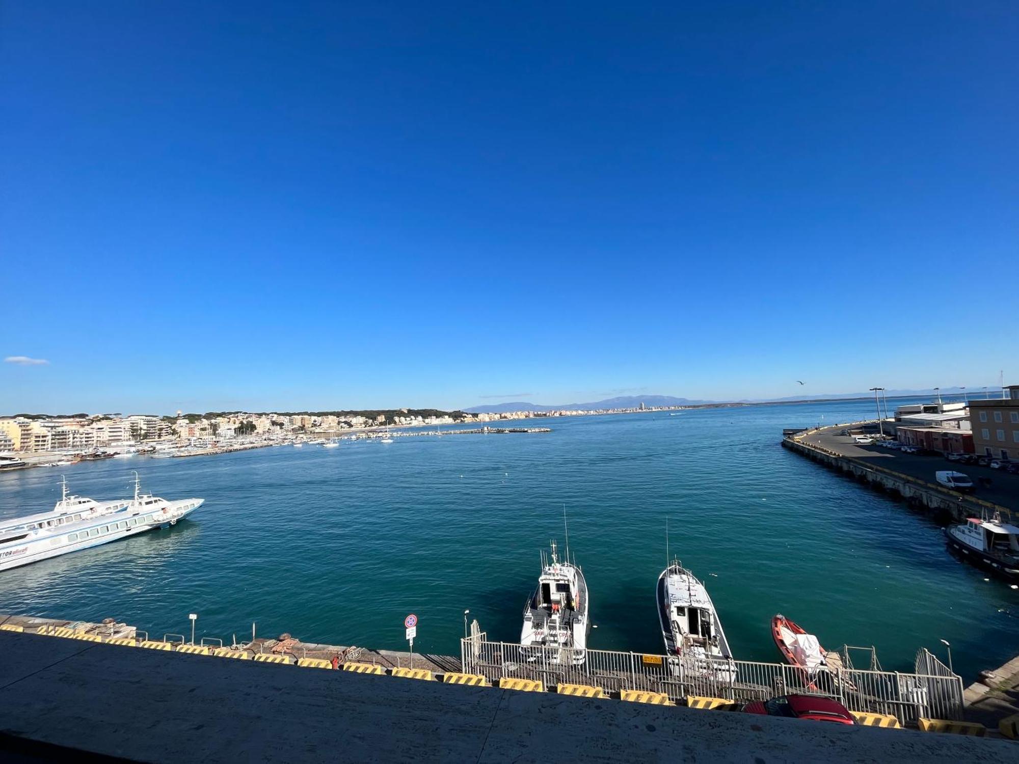 Il Cavalluccio Anzio Luaran gambar